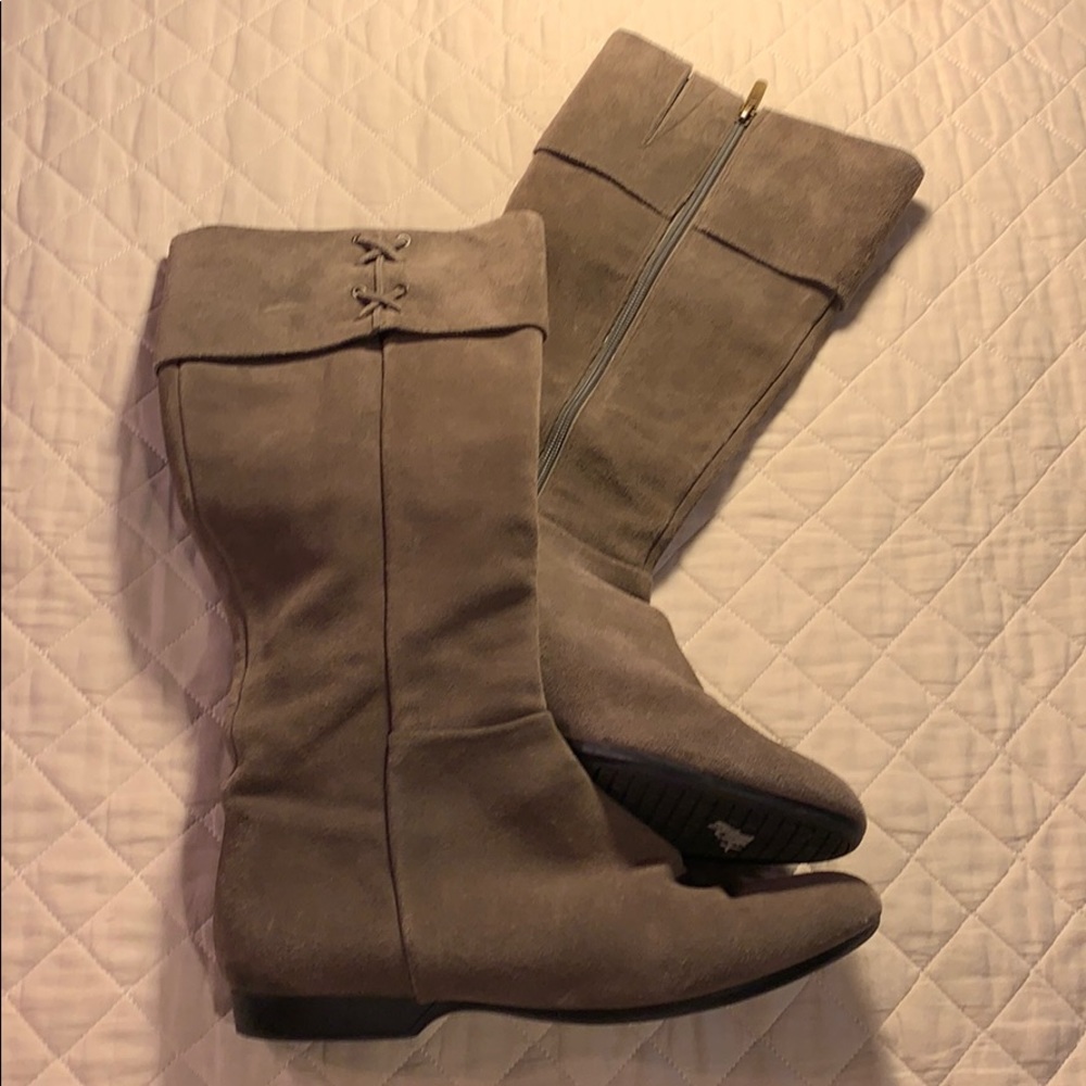Enzo Angiolini Women’s Taupe Boots – Size 9.5 – Chic & Versatile